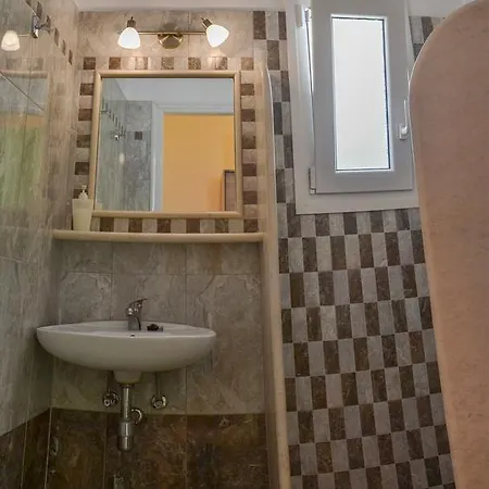 Eleni'S Rooms Hotel *